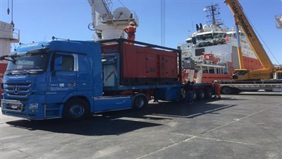 اليوم.. 300 طن طرود لمعدات الغطس تصل ميناء سفاجا