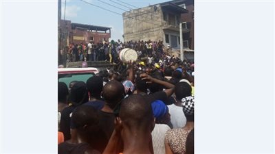 تفاصيل انهيار مدرسة في أكبر مدن نيجيريا