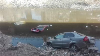 انقلاب 3 سيارات ملاكي في ترعة المريوطية