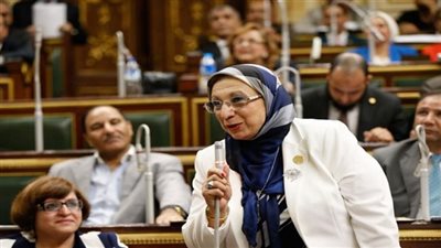 برلمانية تقدم طلب إحاطة بشأن انتشار إعلانات العلاج بالصمغ العربي 