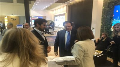 بالصور.. أبوالعينين يدعو خلال مشاركته فى بورصة برلين للسياحة رئيس اكبر شركة تسويق سياحي لزيارة مصر 