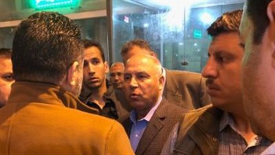 وزير النقل للعاملين بمحطة المنصورة: أرفض الاحتفالات نحن فى مهمة عمل