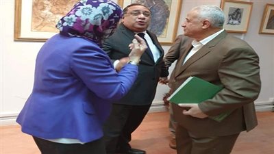 رئيس جامعة حلوان يفتتح معرض إبداعات مصرية