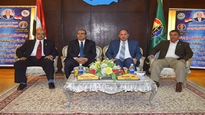 ندوة تثقيفية وتسليم 1219 شهادة أمان للعمالة غير المنتظمة بالفيوم بحضور وزير القوي العاملة ومحافظ الفيوم 