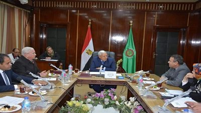 محافظ الدقهلية.. دراسة المشروعات جيدا قبل التنفيذ بالمجلس الاستشاري