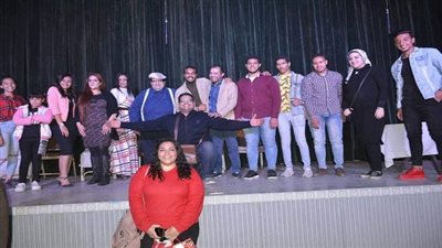 مسرحية إكرام الحلم دفنه تتألق في عرضها الأول على مسرح تياترو آفاق بحضور جماهيرى ضخم تحت عنوان كامل العدد