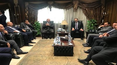 وزير النقل: «اللي يغلط نعلمه الصح.. لكن يمد إيده نقطعها» (صور)