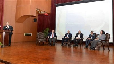 حلقة نقاشية عن سياسات التدويل بمؤسسات التعليم العالى فى مصر بجامعة المنصورة