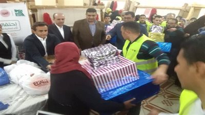 بالصور.. مصر الخير تكرم الأمهات الغارمات المنتجات بقرية أبيس