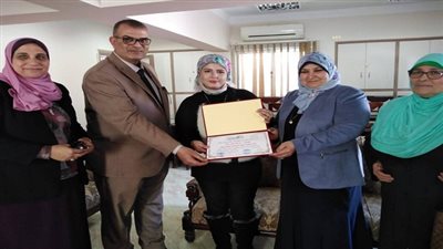  تعليم السويس تكرم معلمة فازت بالمركز الأول على مستوى الجمهورية في مسابقة 