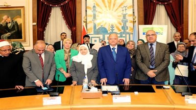 محافظ القاهرة يكرم الأمهات المثاليات