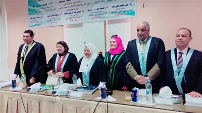 بالصور.. منح جيهان رشوان درجة الامتياز فى رسالة دكتوراة عن 