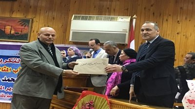 مدير تعليم القاهرة يكرم جميع القيادات والسيدات بديوان المديرية احتفالاً بعيد الام