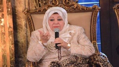 عفاف شعيب لصالون المحور: والدتى رفضت انضمامى للوسط الفنى وقالتلى لو غلطتى هجيبك تحت رجلى 