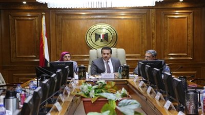وزير التعليم العالي والبحث العلمي يرأس اجتماع مجلس إدارة المعهد القومي لعلوم البحار والمصايد