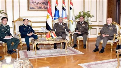 وزير الدفاع يلتقي عضو مجلس الدولة وزير دفاع الصين