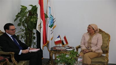 وزيرة البيئة تستقبل السفير الفرنسي وتتلقى دعوة للمشاركة في اجتماع وزراء البيئة للدول الصناعية السبع الكبرى