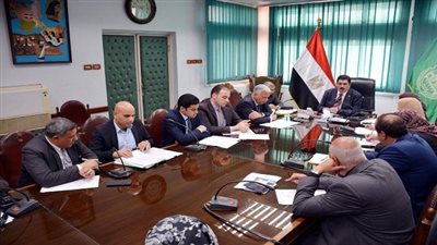 محافظ القليوبية يعقد إجتماعا باللجنة العليا لإدارة الإعلانات بالمحافظة لمناقشة اللائحة الجديدة للإدارة