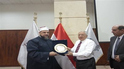 بالصور.. موانيء البحر الاحمر تكرم وكيل وزارة الاوقاف بالسويس