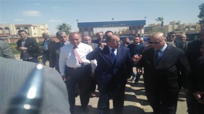 وزير التنمية المحلية ومحافظ القاهرة يتفقدان أعمال تطوير الشوارع المحيطة باستادى القاهرة والانتاج الحربي