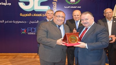 رؤساء الجامعات المصرية والعربية يكرمون الدكتور ماجد نجم في ختام جلسات المؤتمر العام لإتحاد الجامعات العربية