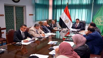 محافظ القليوبية يرأس إجتماع المناطق الصناعية لمناقشة مشاكل الإستثمار والمستثمرين بالمحافظة