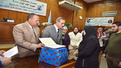 تكريم 8 أمهات مثاليات بأسيوط