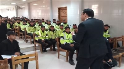 مقرر القومي للسكان يلقي محاضرة لمجندي المرور حول خطورة الزيادة السكانية