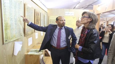 وفد من جامعة الفارابي ومعلمي اللغة العربية الأجانب يزور جناح الأزهر بمعرض الإسكندرية للكتاب