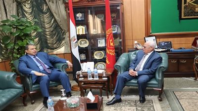 محافظ بورسعيد يستقبل وزير القوى العاملة قبل لقاء طلاب  الجامعة وعمال المحافظة