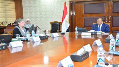 وزير التنمية المحلية يبحث مشروع تحسين الخدمات العامة المقدمة للمواطنين
