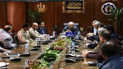 متابعة أعمال تطوير طرق 