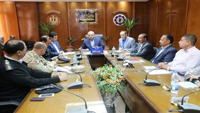 المحافظ يشدد علي إزالة العقارات ذات الخطورة الداهمة بالسويس