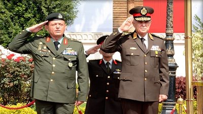 الفريق محمد فريد رئيس أركان حرب القوات  المسلحة يلتقي قائد الحرس الوطنى القبرصى