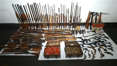 ضبط أسلحة نارية وأقراص مخدره بحوزه 9 عاطلين بكفر الزيات