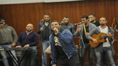 بالصور.. رامي صبري يبدع في حفل جامعة المنصورة وسط الآلاف تحت شعار 