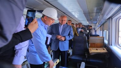 وزير النقل يتابع التطوير الشامل وتحسين العربات المكيفة والمميزة بورش كوم ابوراضي 