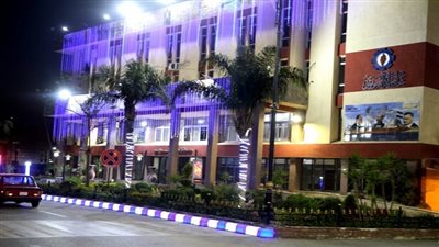 محافظة السويس تشارك احتفالات اليوم العالمي للتوحد بإنارة مبني الديوان العام بالأزرق