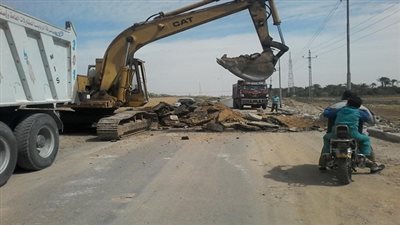 نشاط مكثف لاحياء السويس من رفع القمامة.. الى رصف الطرق ودهانات الارصفة