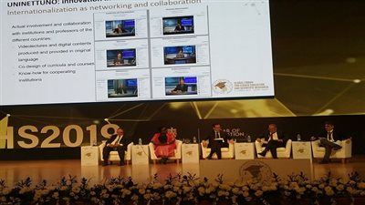 جامعة بنها تهدي درعها لوزير الأوقاف تقديرًا لجهوده في تجديد الخطاب الديني