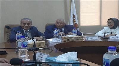 محافظ الوادى الجديد يستعرض المشروعات التنموية بالمحافظة بحضور وزير التموين