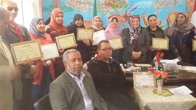 تعليم قها يكرم المتميزين في العمل 