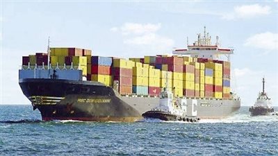 تداول 382 شاحنة بضائع و46 سيارة بموانىء البحر الاحمر