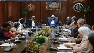 محافظ السويس يؤكد علي تكثيف عمل لجنة تقنين أراضي الدولة