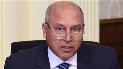 «السكة الحديد» تنسق مع شرطة النقل لمنع الباعة من استقلال القطارات