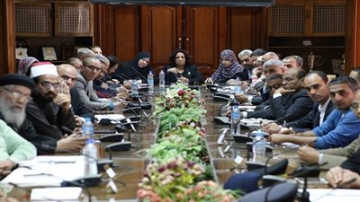 محافظ السويس يطالب رجال الدين الاسلامى والمسيحى بتوعية المواطنين باهمية التعديلات الدستورية