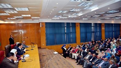 مرزوق  يعقد اجتماعا بمديري مراكز الشباب بالقليوبية لمناقشة الاستعدادات للاستفتاء على الدستور