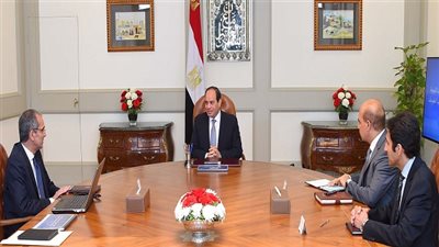 الرئيس السيسي يجتمع مع وزير الاتصالات وتكنولوجيا المعلومات