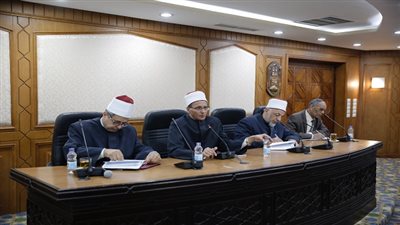 وكيل الأزهر يتابع مع رؤساء المناطق الأزهرية الاستعدادات النهائية للامتحانات