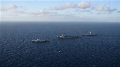 البحرية المصرية والفرنسية تنفذان تدريب بحرى عابر بنطاق البحر المتوسط 